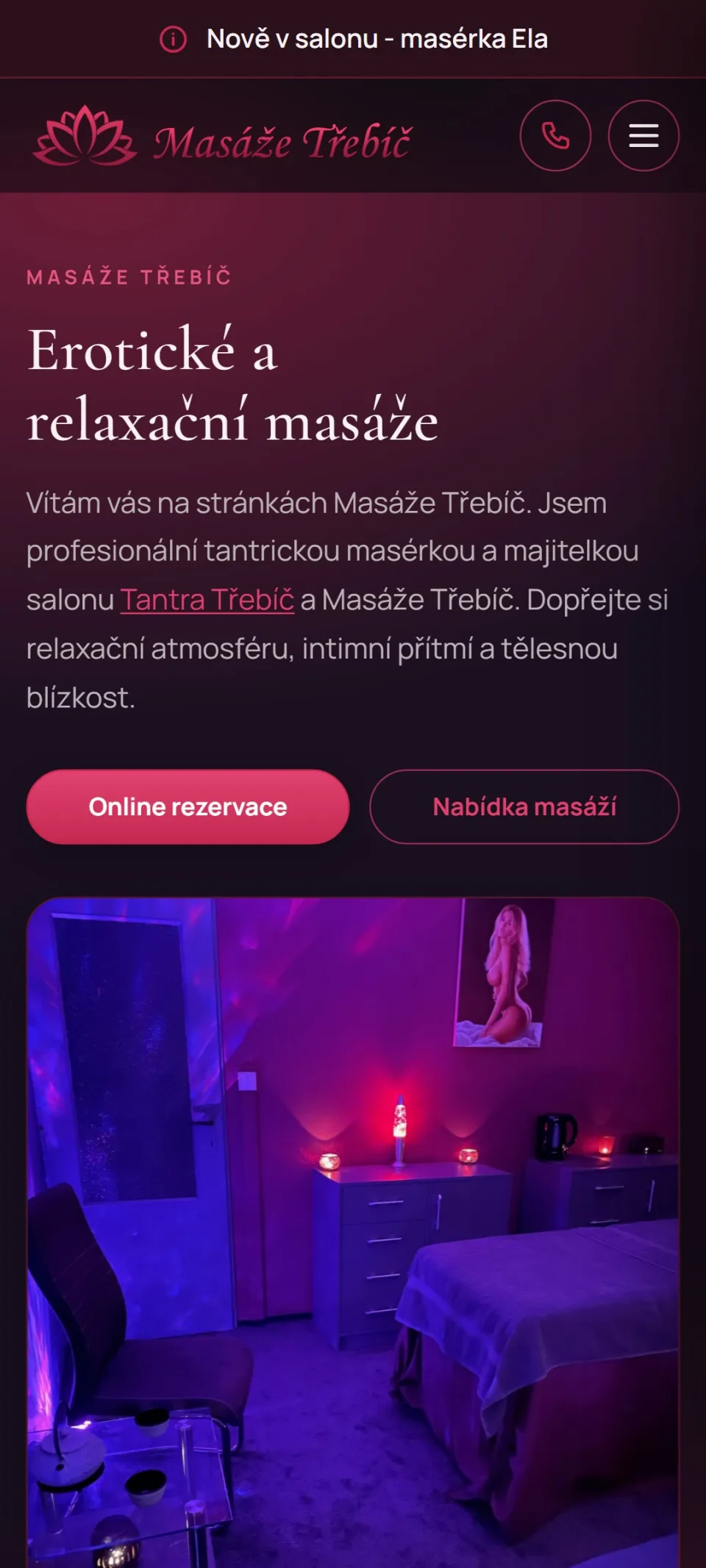 Úvodní stránka webu Masáže Třebíč v tmavé barevnosti s růžovým akcentem – mobilní zobrazení