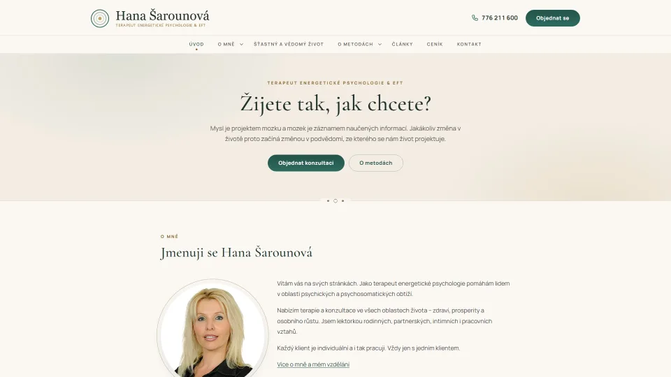 Úvodní stránka webu terapeutické praxe v zelené a béžové barevnosti